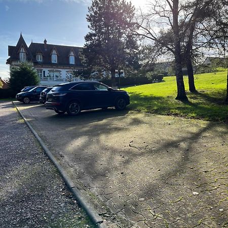 Un Appartement Dans Un Chateau Deauville Bagian luar foto