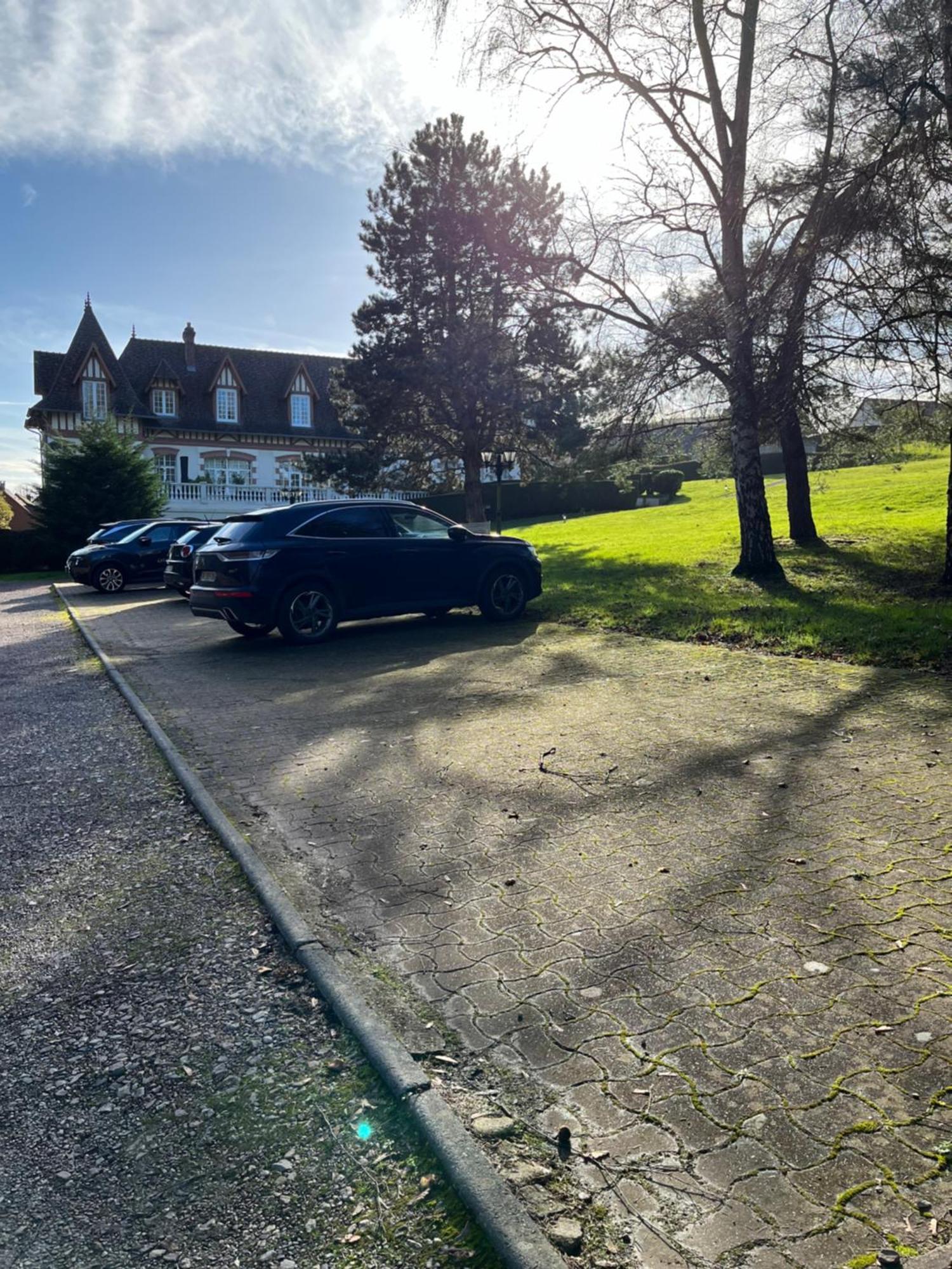 Un Appartement Dans Un Chateau Deauville Bagian luar foto