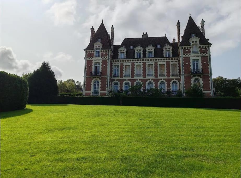 Un Appartement Dans Un Chateau Deauville Bagian luar foto